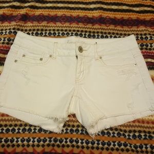 American Eagle white shorts